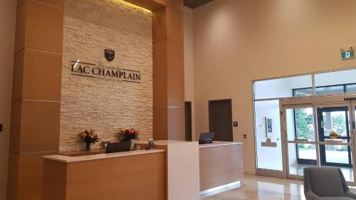 Venise-en-Quebec Hotel | Hôtel du Lac Champlain, an Ascend Collection Hotel