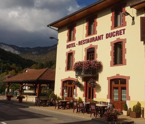 Champfromier Hotel | Hôtel Ducret