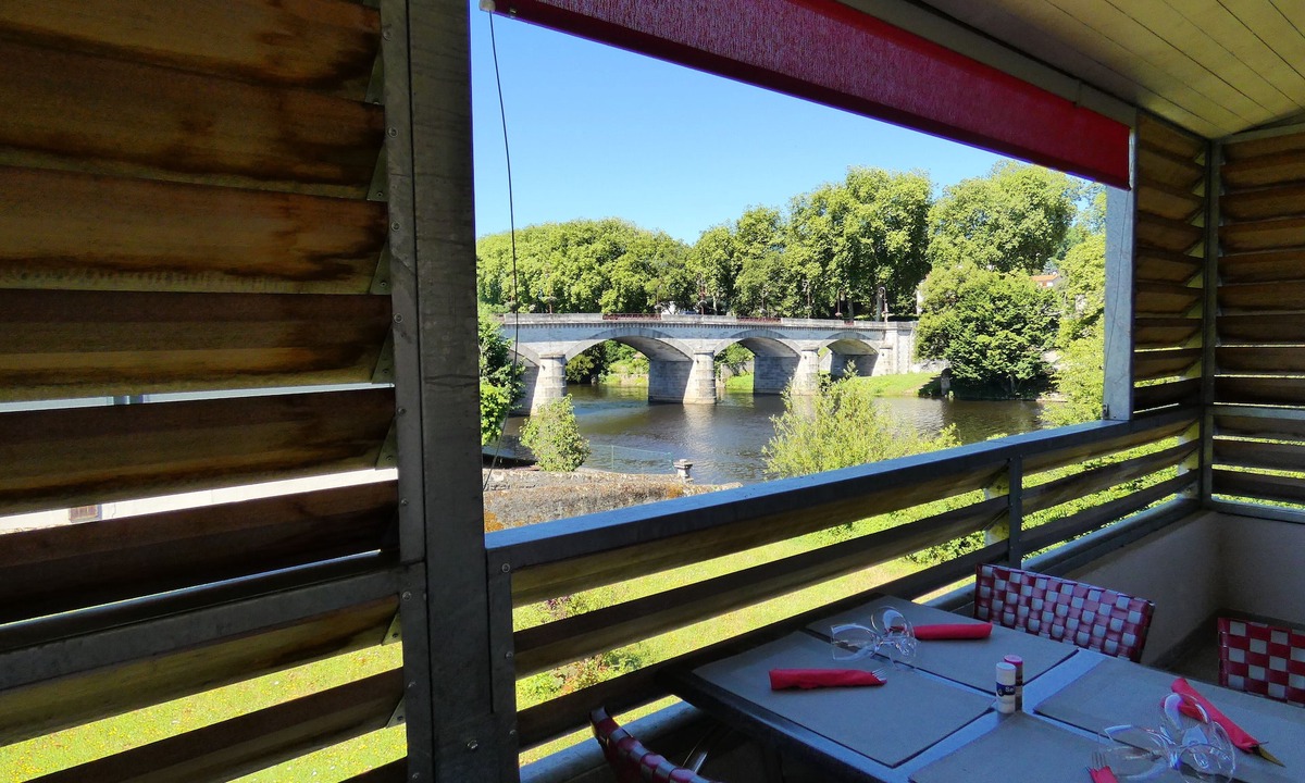 Confolens Hotel | Hôtel Emeraude