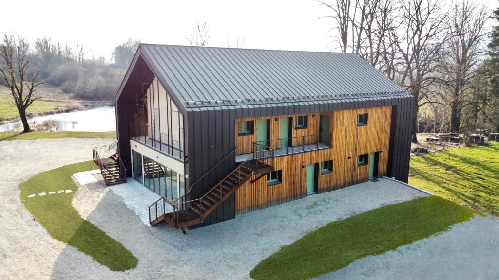 Pont-du-Navoy Hotel | Hôtel En Tilleul