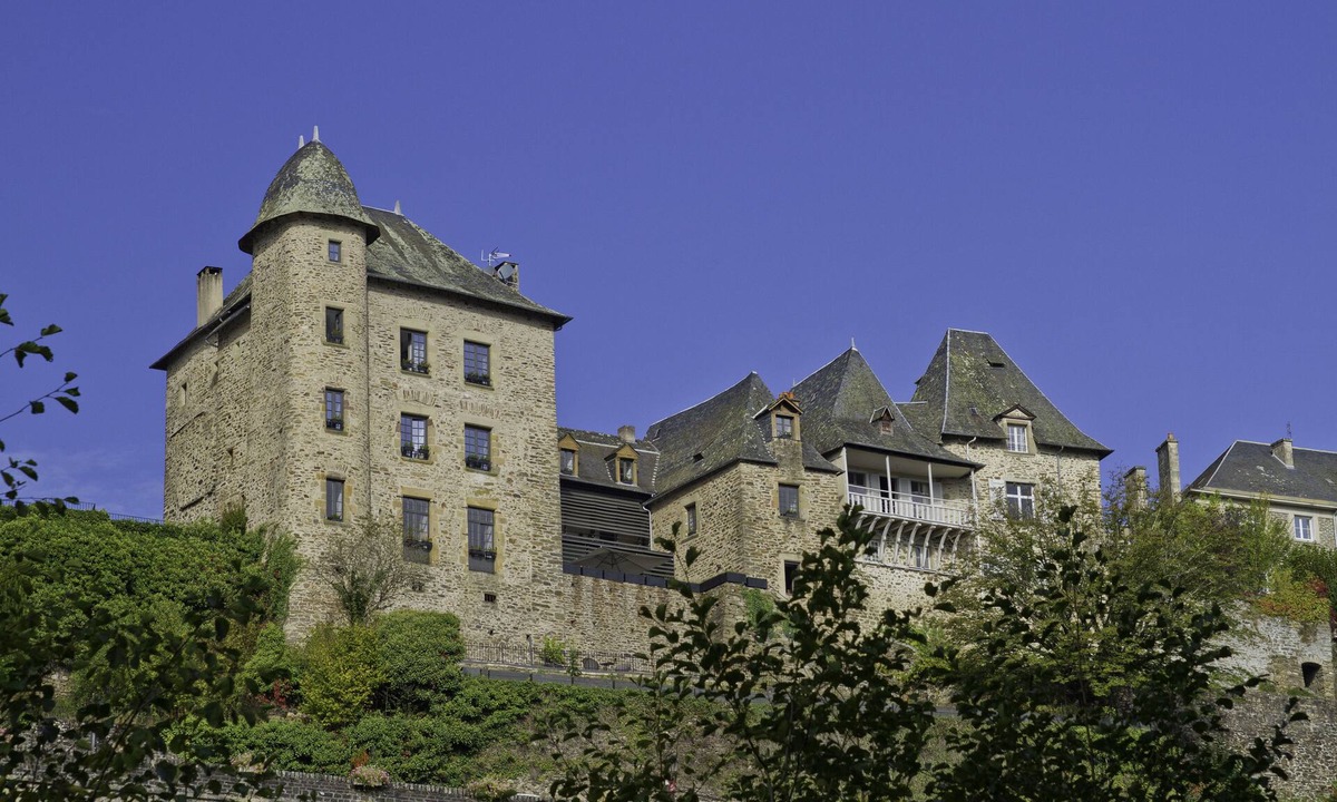 Uzerche Hotel | Hôtel Joyet de Maubec