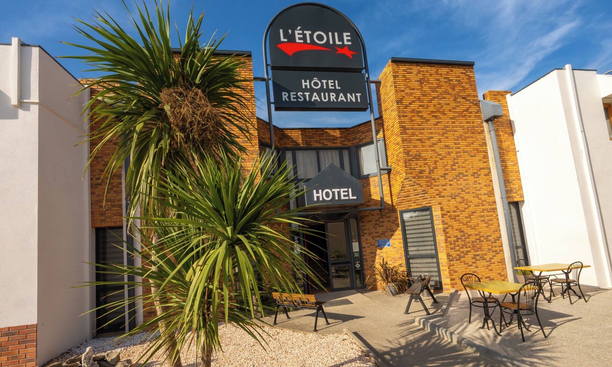 Villalbe Hotel | Hôtel L'Etoile - Airport - A61
