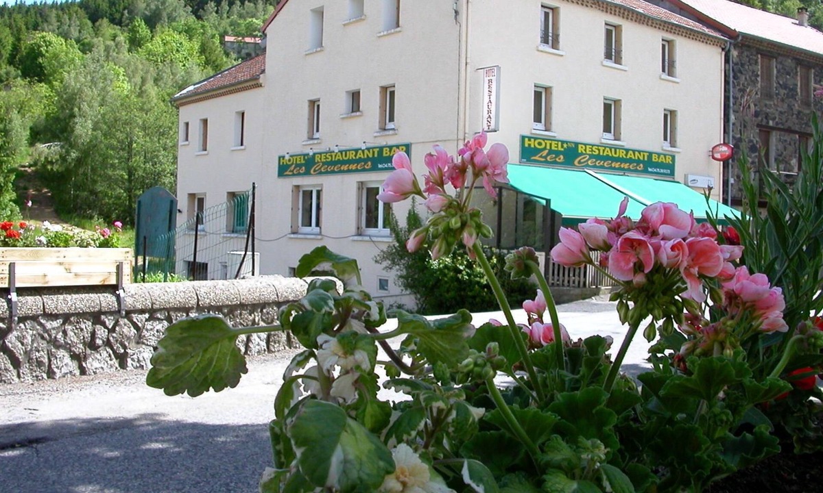 Saint-Cirgues-en-Montagne Hotel | Hôtel Les Cévennes
