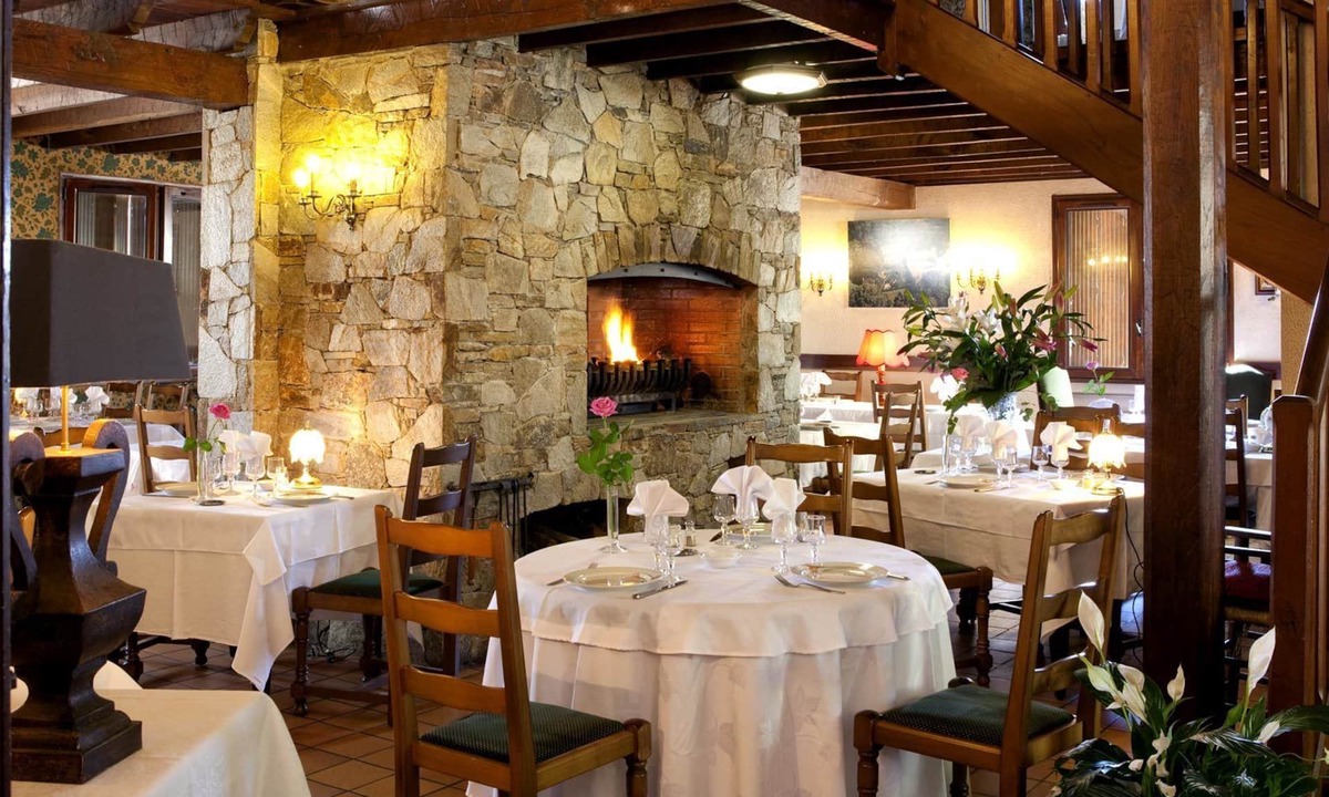 Cuq-Toulza Hotel | Hôtel La Bombardière