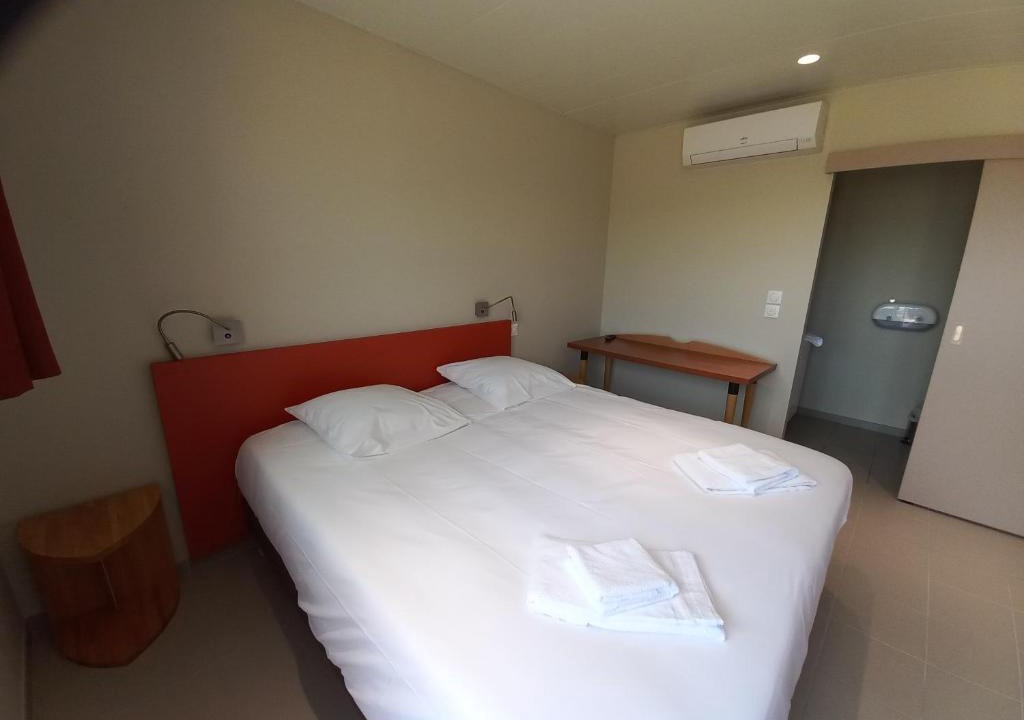 Saint-Jean-de-Marcel Hotel | Hôtel La Croix de Mille