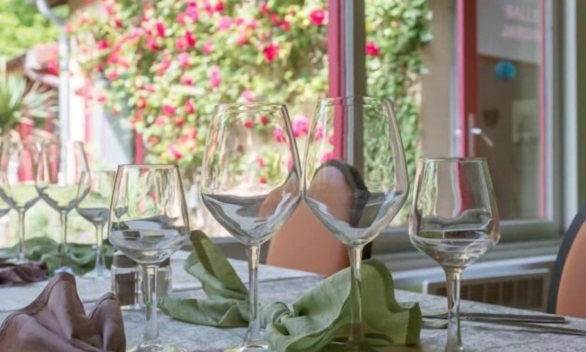 Saint-Genis-les-Ollieres Hotel | Hôtel La Cascade