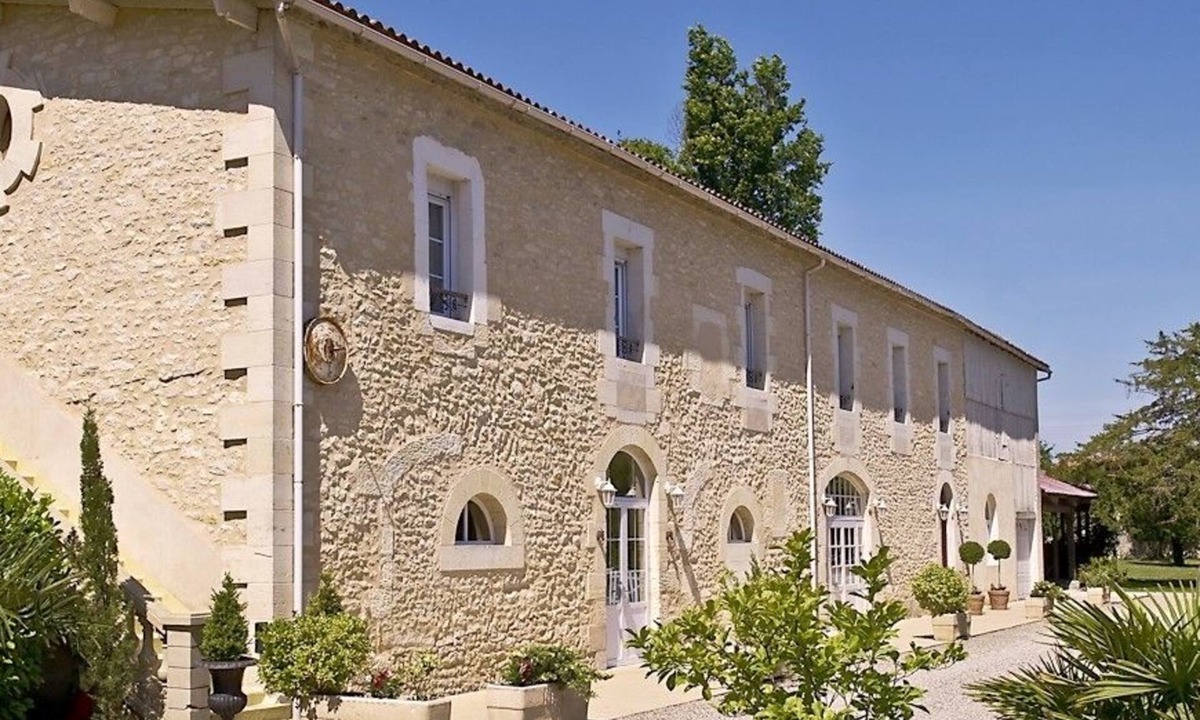 Eyrans Hotel | Hôtel la Tour Perrier