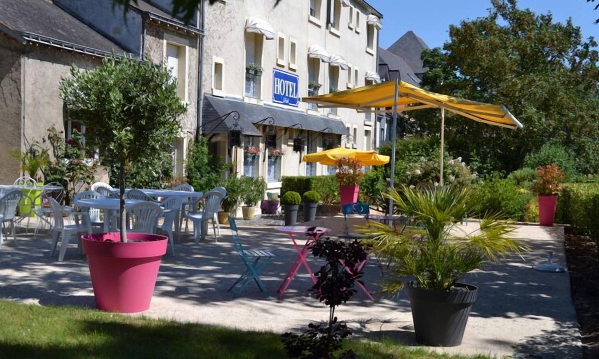 Brissac-Quince Hotel | Hôtel Le Castel