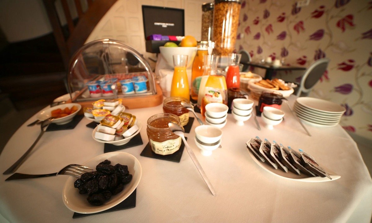 Saint-Hilaire-du-Harcouet Hotel | Hôtel Le Lion d'Or