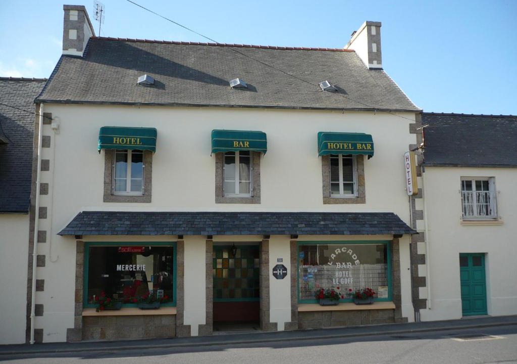 Lanhouarneau Hotel | Hôtel Le Goff