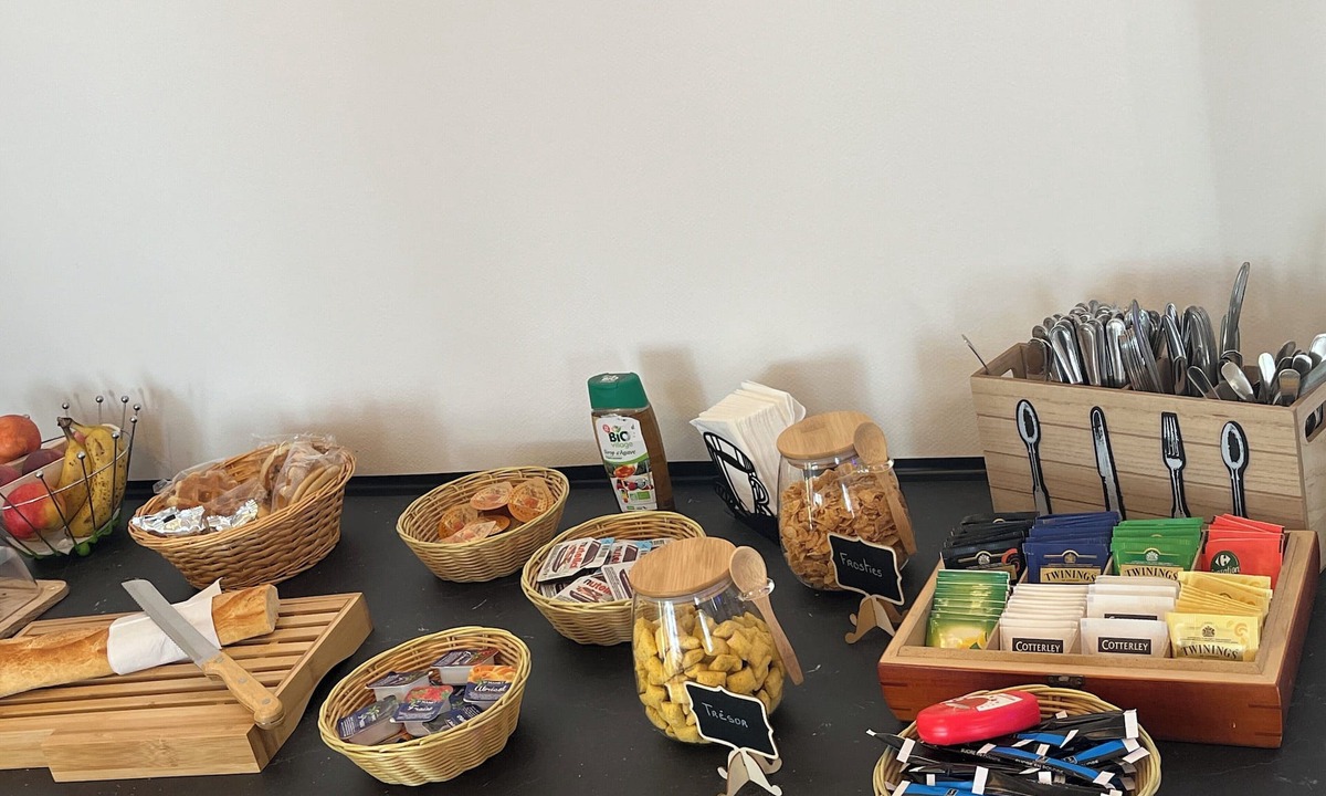 Commentry Hotel | Hôtel Le Lyon Vert Commentry