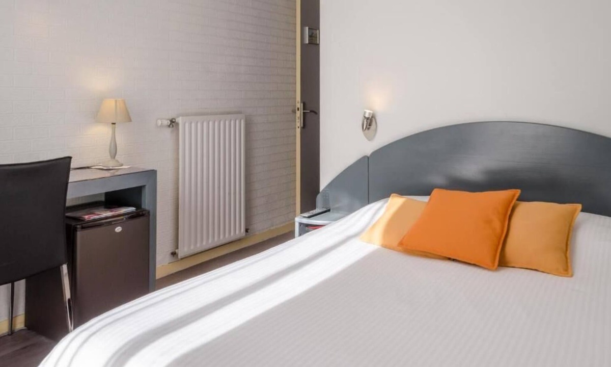 Le Pian-Medoc Hotel | Hôtel Le Pont Bernet