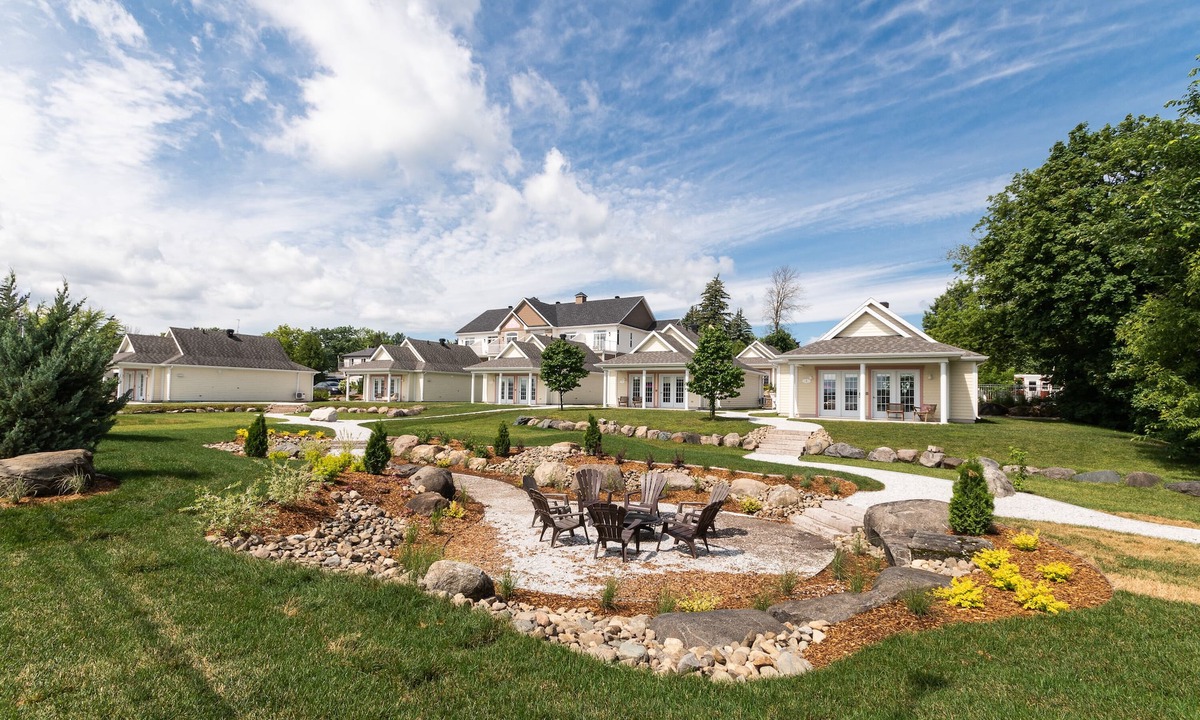 Venise-en-Quebec Hotel | Hôtel Le Rosay