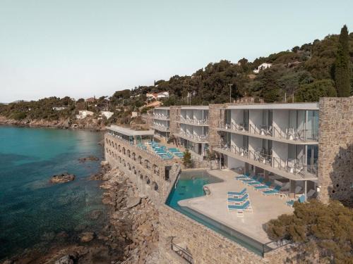 Le Lavandou Hotel | Hôtel Les Roches - Relais & Châteaux