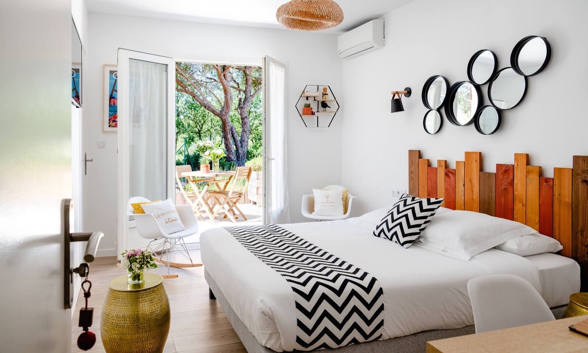 Cassis Hotel | Hôtel Les Volets Rouges - Cassis