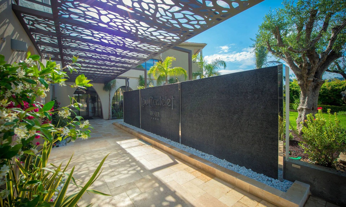 Carros Hotel | Hôtel Lou Castelet