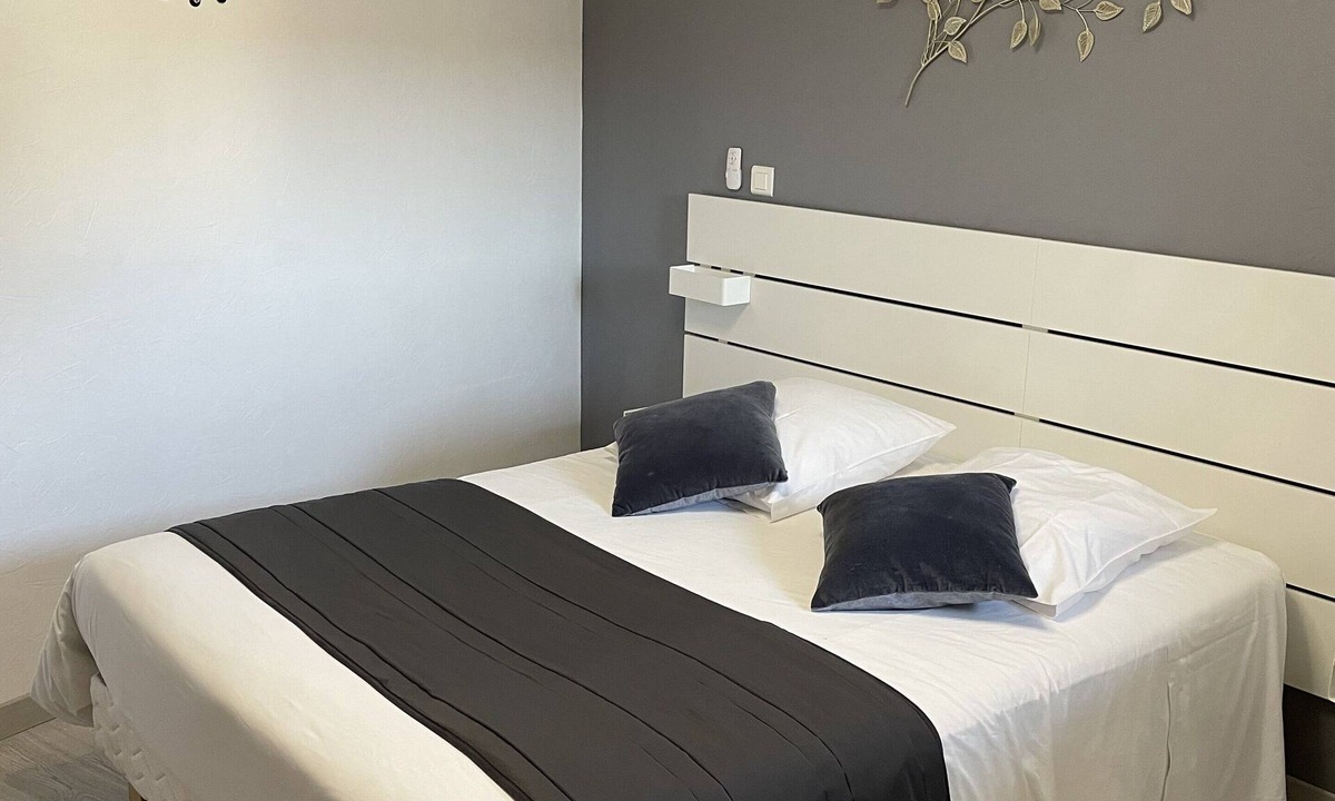 Pouillenay Hotel | Hôtel Macarena