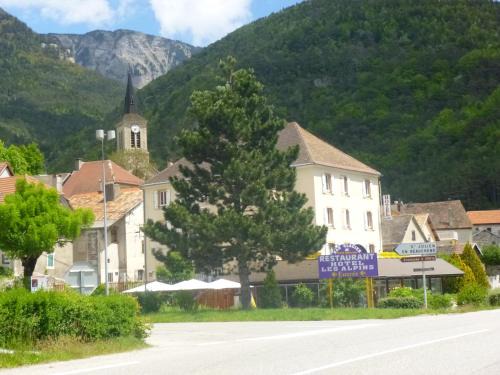 Saint-Julien-en-Beauchene Hotel | Hôtel Restaurant Les Alpins