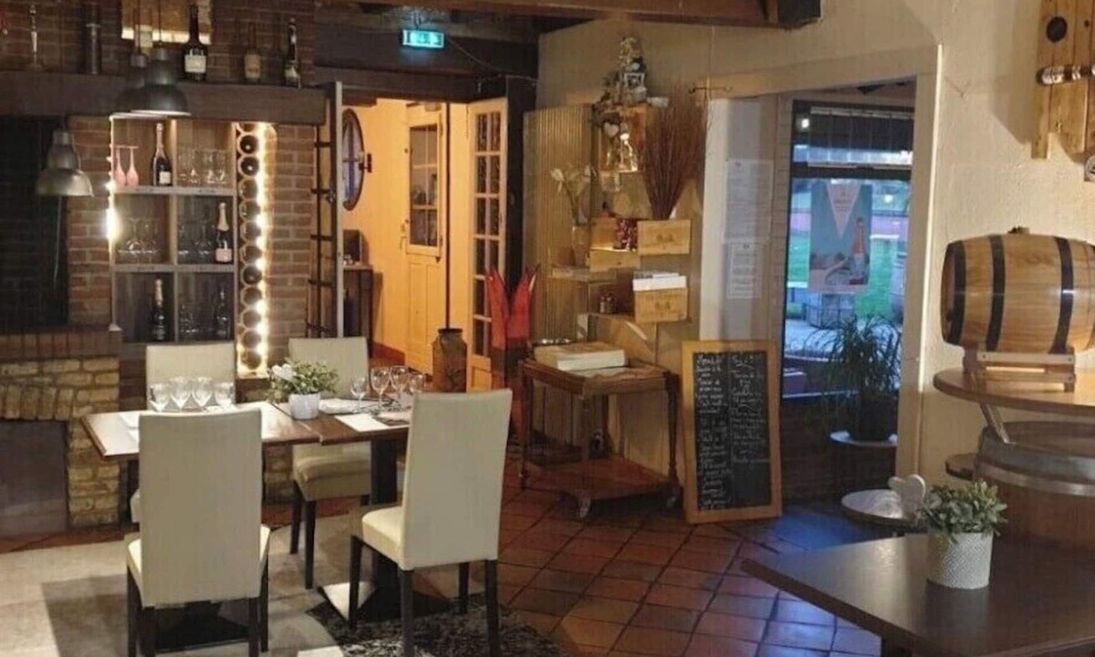 Rouxmesnil-Bouteilles Hotel | Hôtel restaurant l'Eolienne