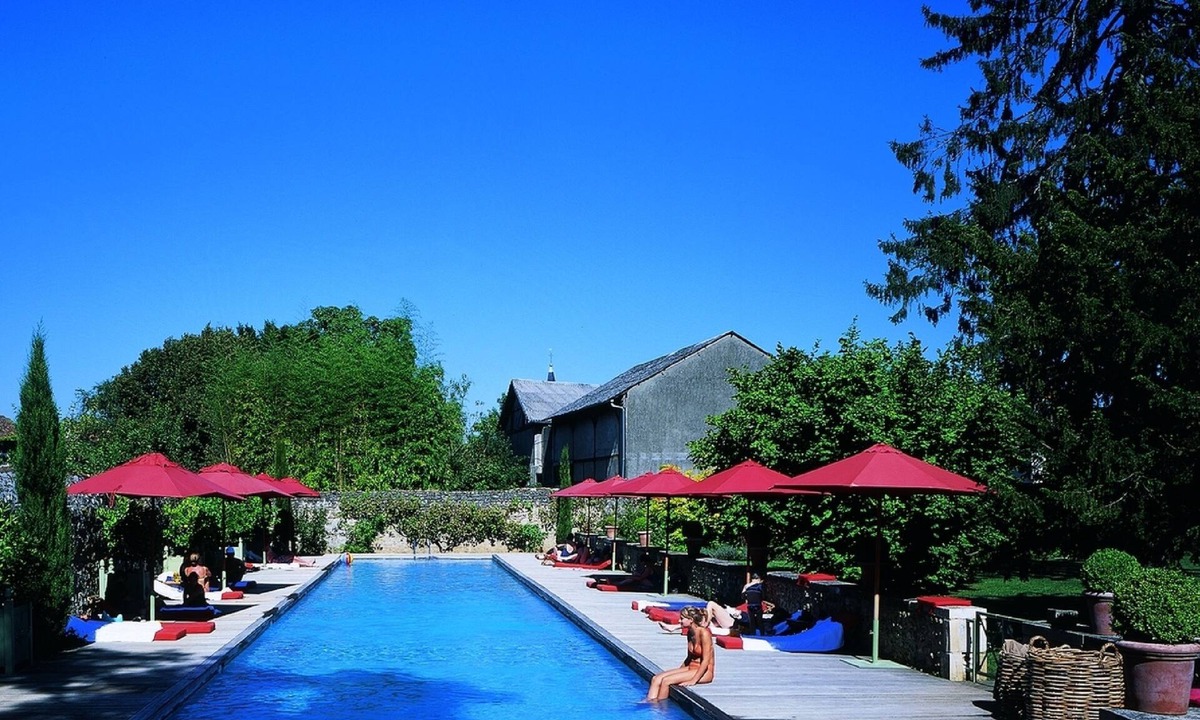 Lussac-les-Chateaux Hotel | Hôtel Restaurant Les Orangeries