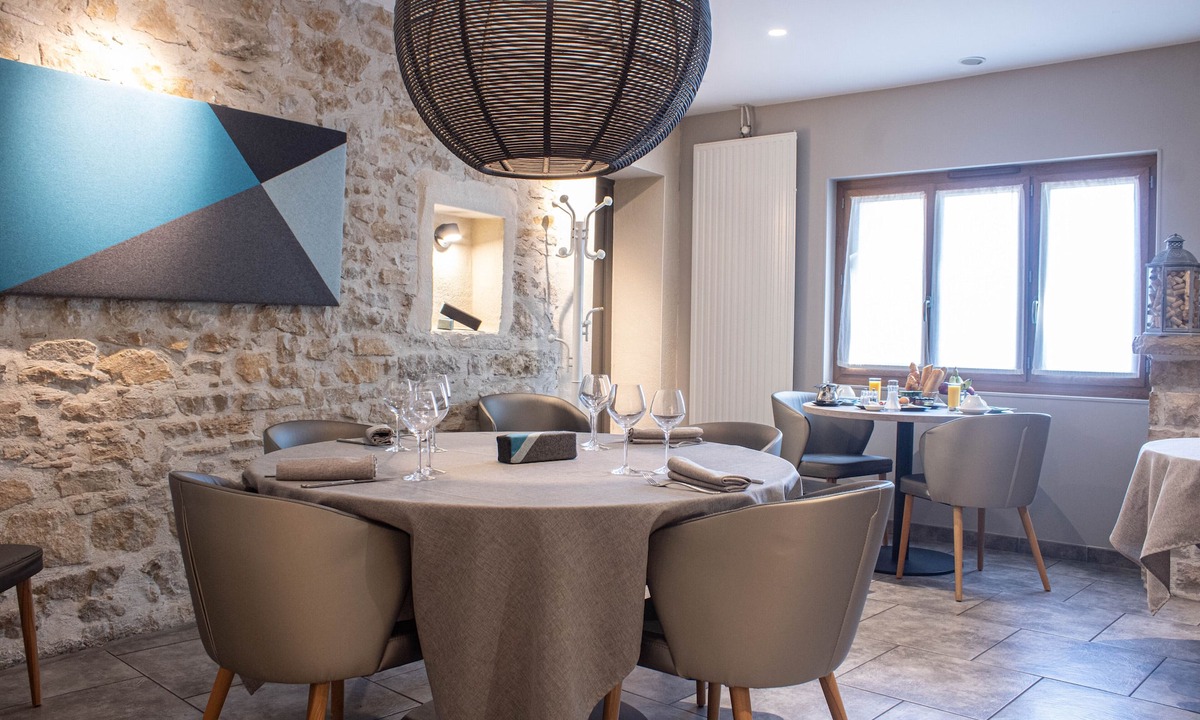 Porcieu-Amblagnieu Hotel | Hôtel Restaurant La Source