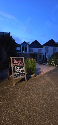 Camps-Saint-Mathurin-Leobazel Hotel | Hôtel Restaurant du Lac