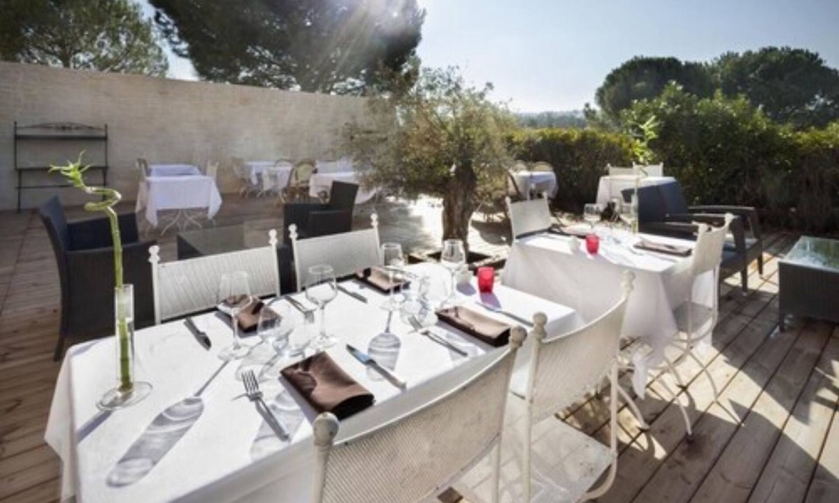 Bouc-Bel-Air Hotel | Hôtel Restaurant L'Etape
