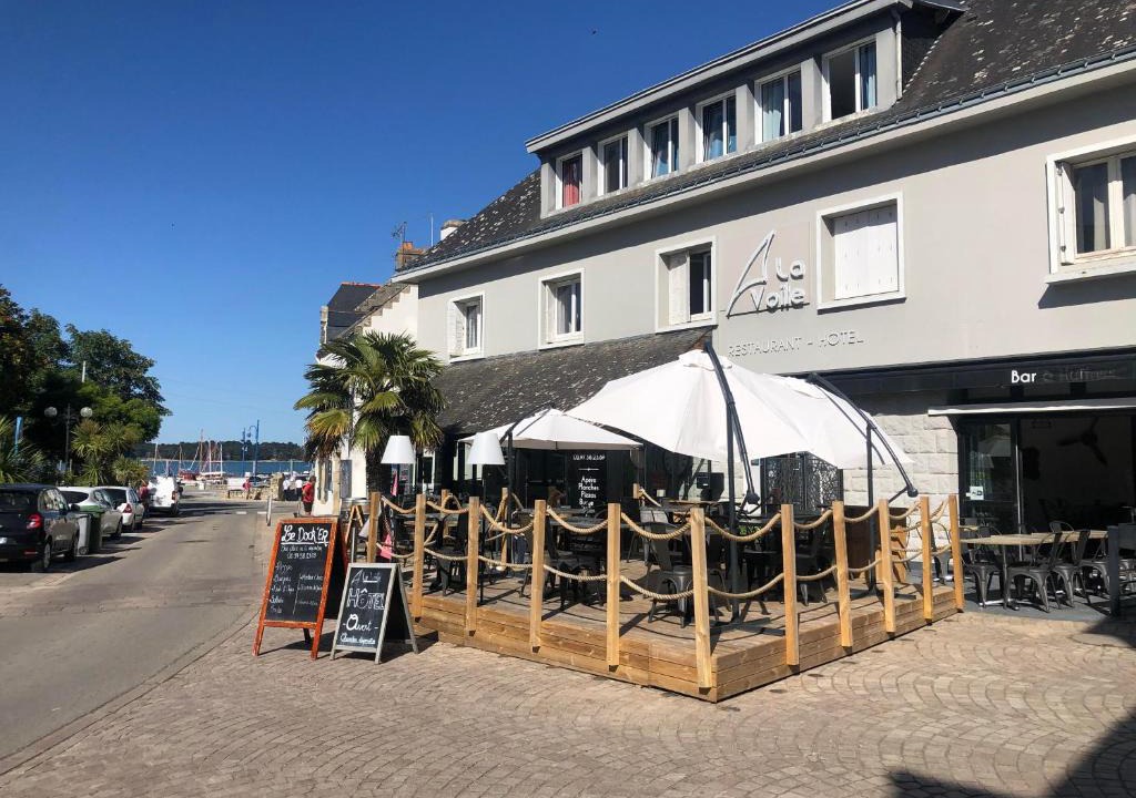 Locmariaquer Hotel | Hôtel Restaurant La Voile - Le Dock'er