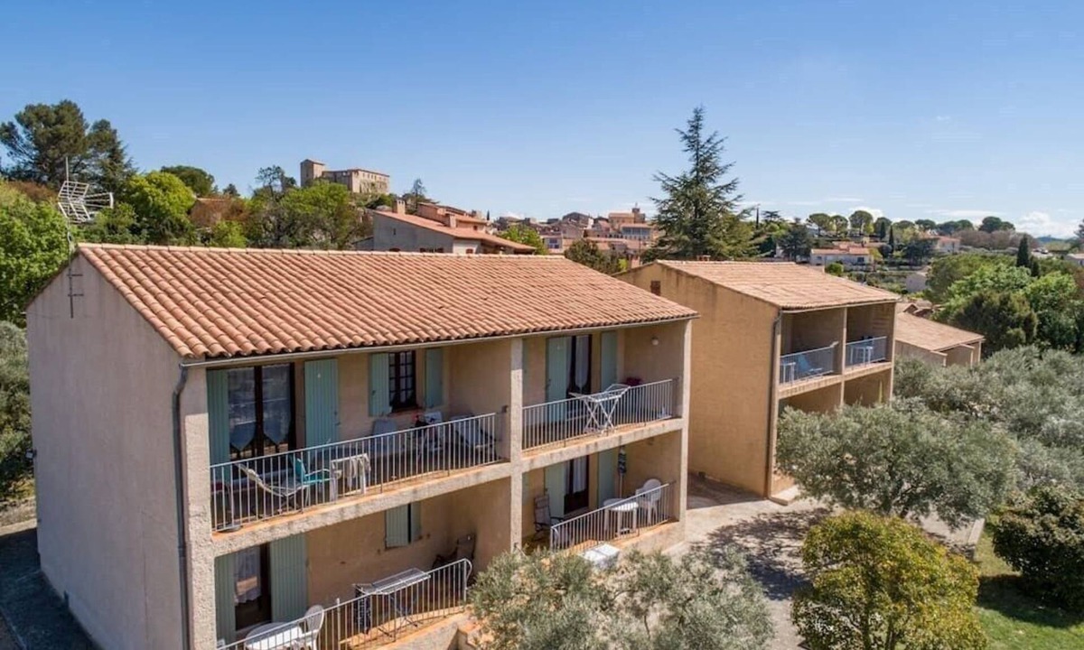 Greoux-les-Bains Apartment | (H) Spacious 1 bedroom apartment, quiet, sun, parking