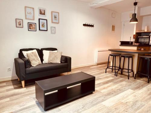 Vitre Apartment | H11 Petit duplex citadin
