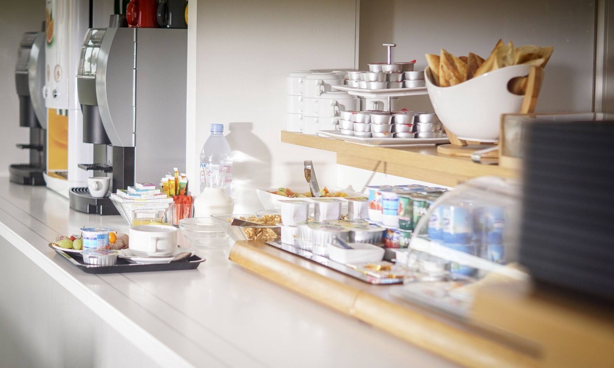 Pin - Vert Galant Hotel | H24 HOTEL Le Mans