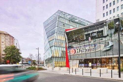 Saint-Denis Hotel | H4 Wyndham Paris Pleyel