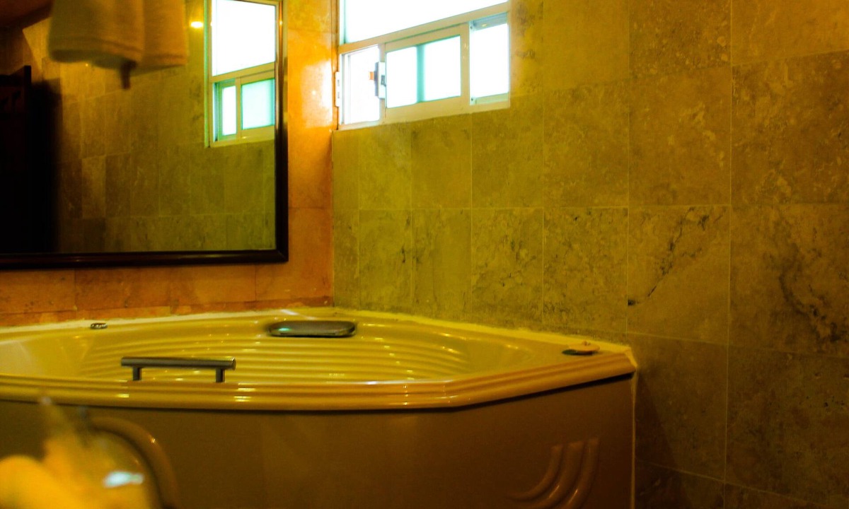 Villa Coapa Hotel | Habitación con jacuzzi Villas y Suites Real Azteca.
