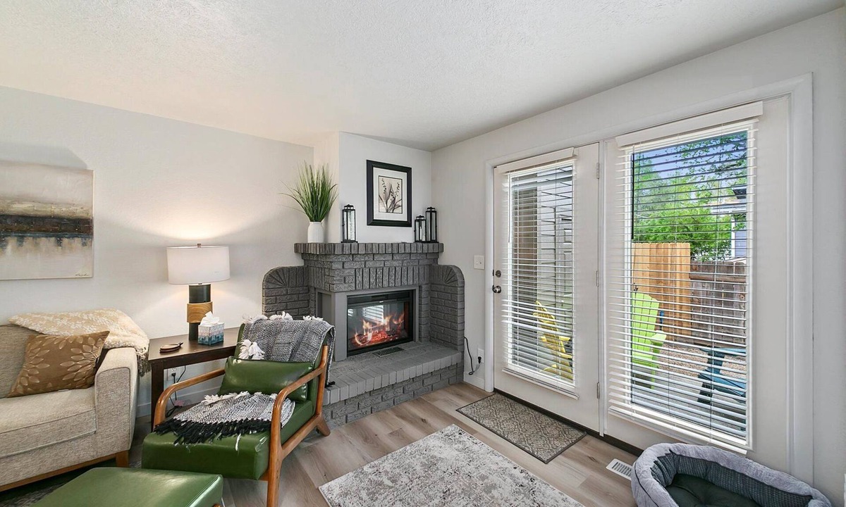 Depot Bench House | #HabitueHomes - Morris Hill Morrison