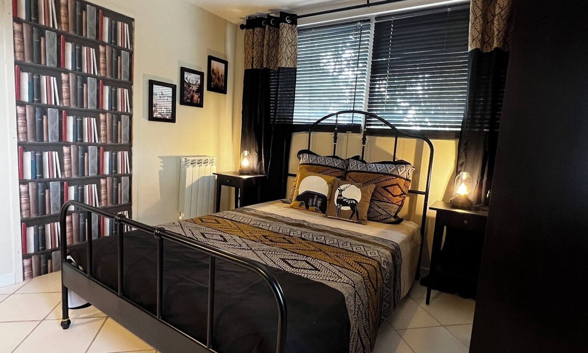 Bessas Villa | Hacienda Santa Fe de TheBearMountain.fr located at the top of a green setting.