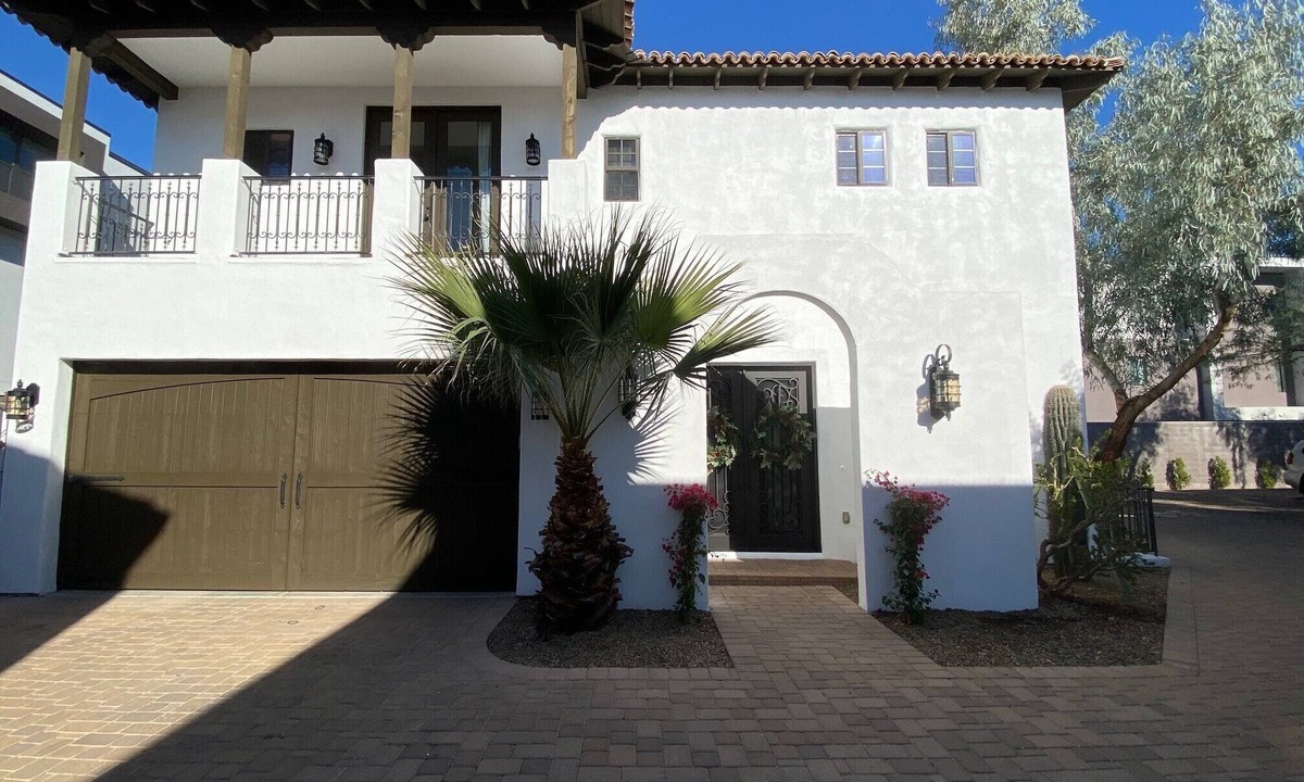 Riverside House | Hacienda Valentine-Spanish Colonial Masterpiece in Tempe