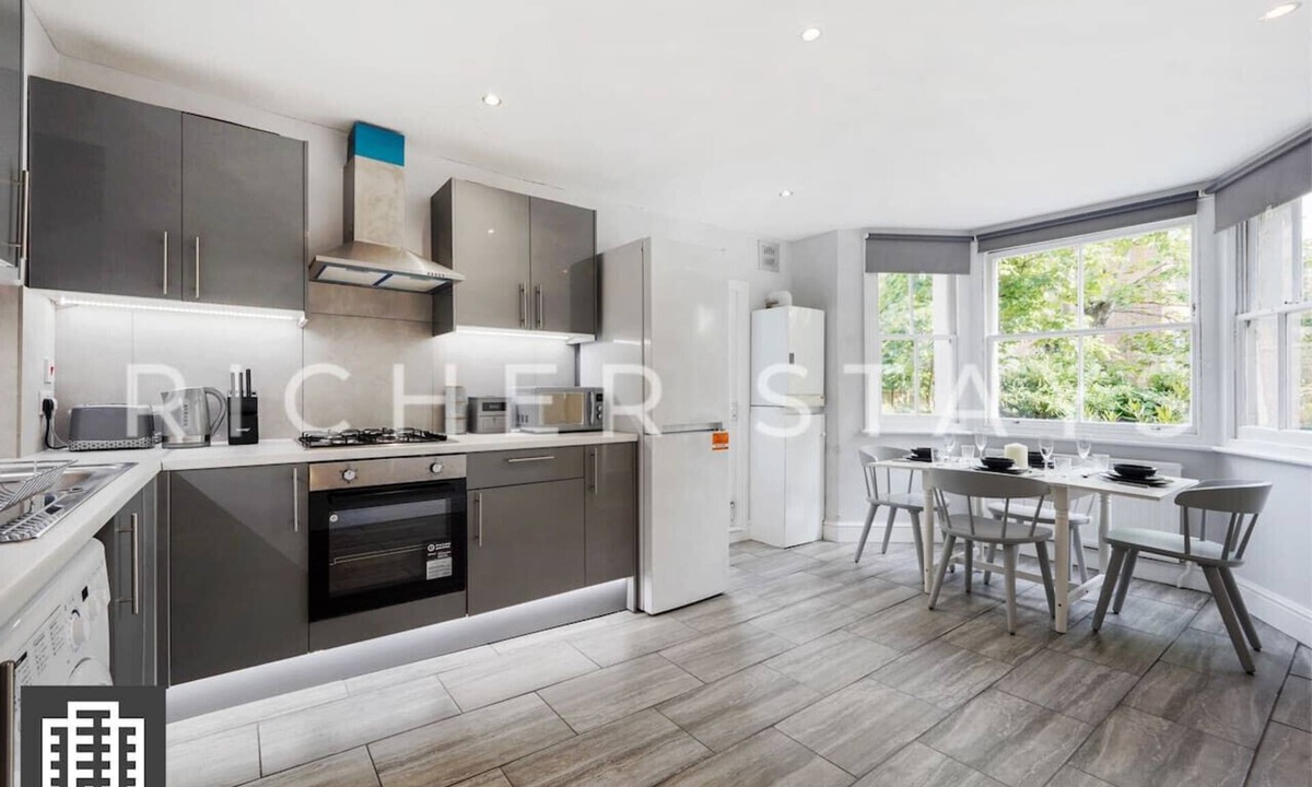 Clapton House | Hackney Guest Rooms | Spacious Double (RM4)