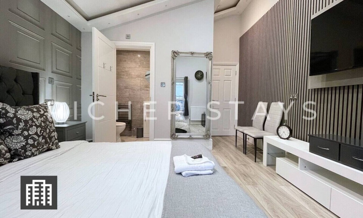 Clapton House | Hackney Suites - Double En-suite Room (F3)