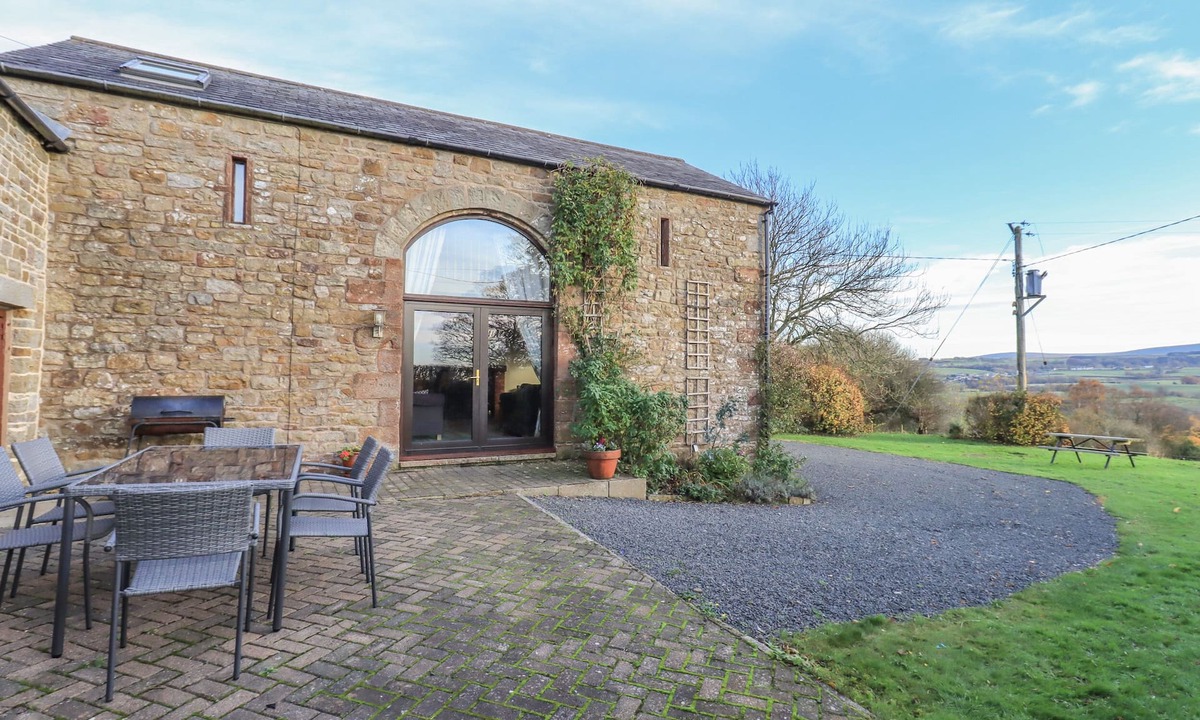 Brampton Cottage | HADRIAN'S VIEW, pet friendly, with open fire in Brampton, Cumbria