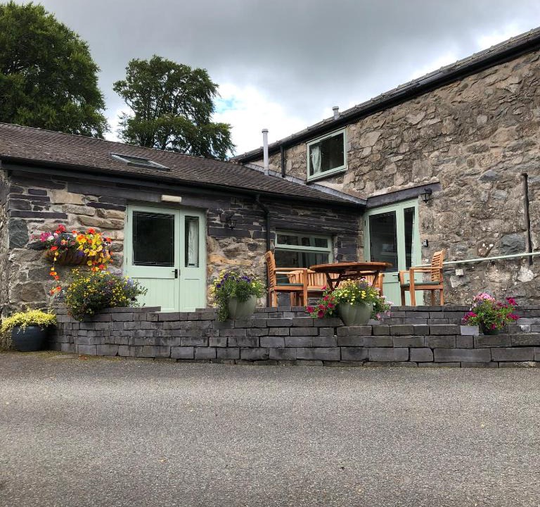 Bangor House | Hafan Cottage at Bryn Llys