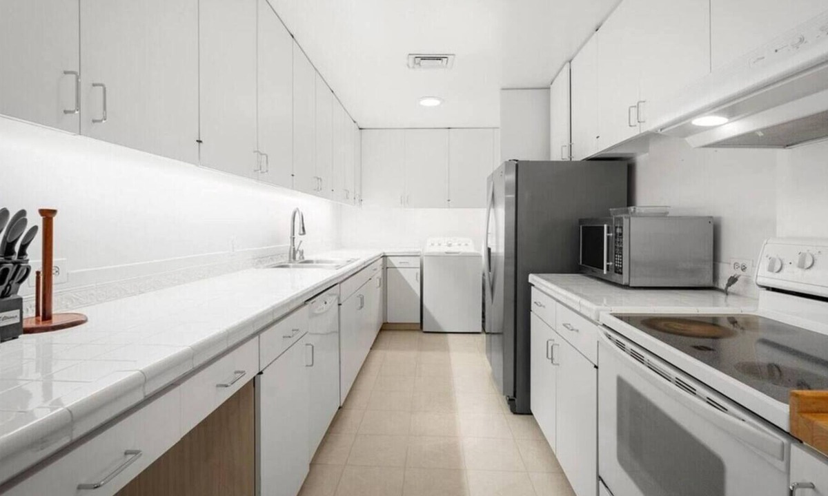 Kahala Condo | Hale Beach~Beachfront