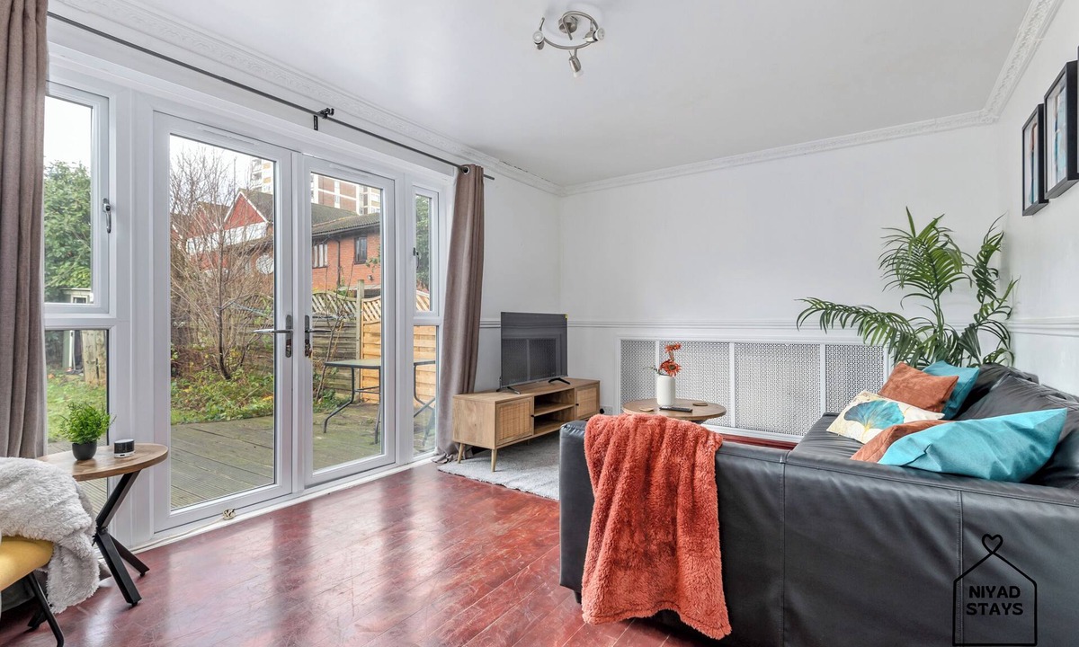 Tottenham Green Bed & Breakfast | Hale Lodge