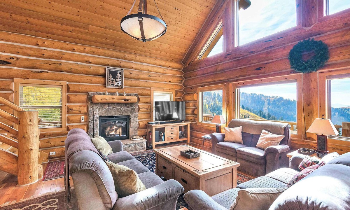 Powder Mountain Cabin | 'Hale’ Pow Mow' A slopeside retreat with views, comfort, and the spirit of Aloh