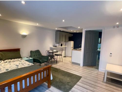 Seven Kings Apartment | Haleema Lodge