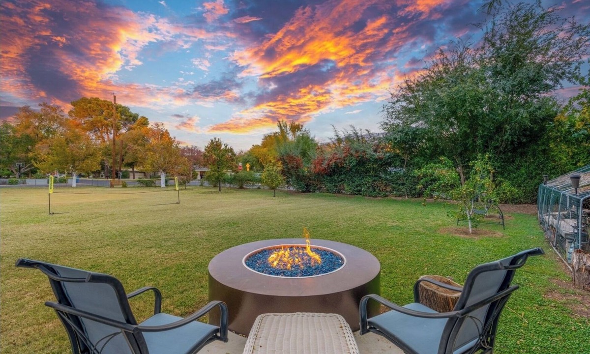 Alhambra Other | Half acre 5 bedroom 4 bath farmhouse. Huge Yard, Arcade, Firepit, Pool Phoenix!