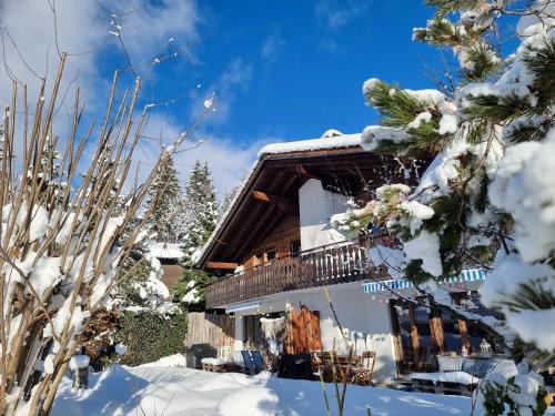 Laax Apartment | Half chalet with garden & balcony - 2' to Ski bus