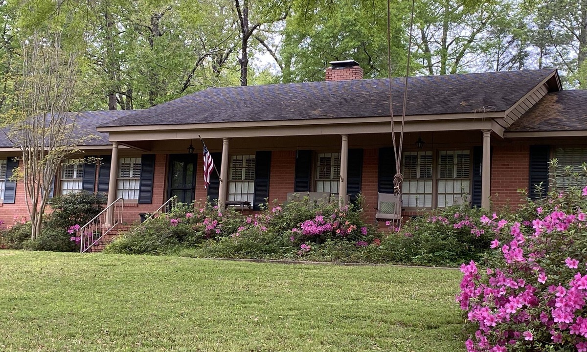 Starkville House | Half Mile to MSU Campus-3 Bed/2Bath Ranch in Cozy Neighborhood!