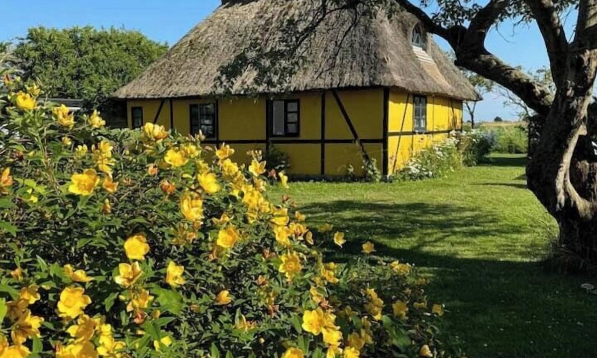 Nysted House | Half-timbered house from 1894 with wilderness bath