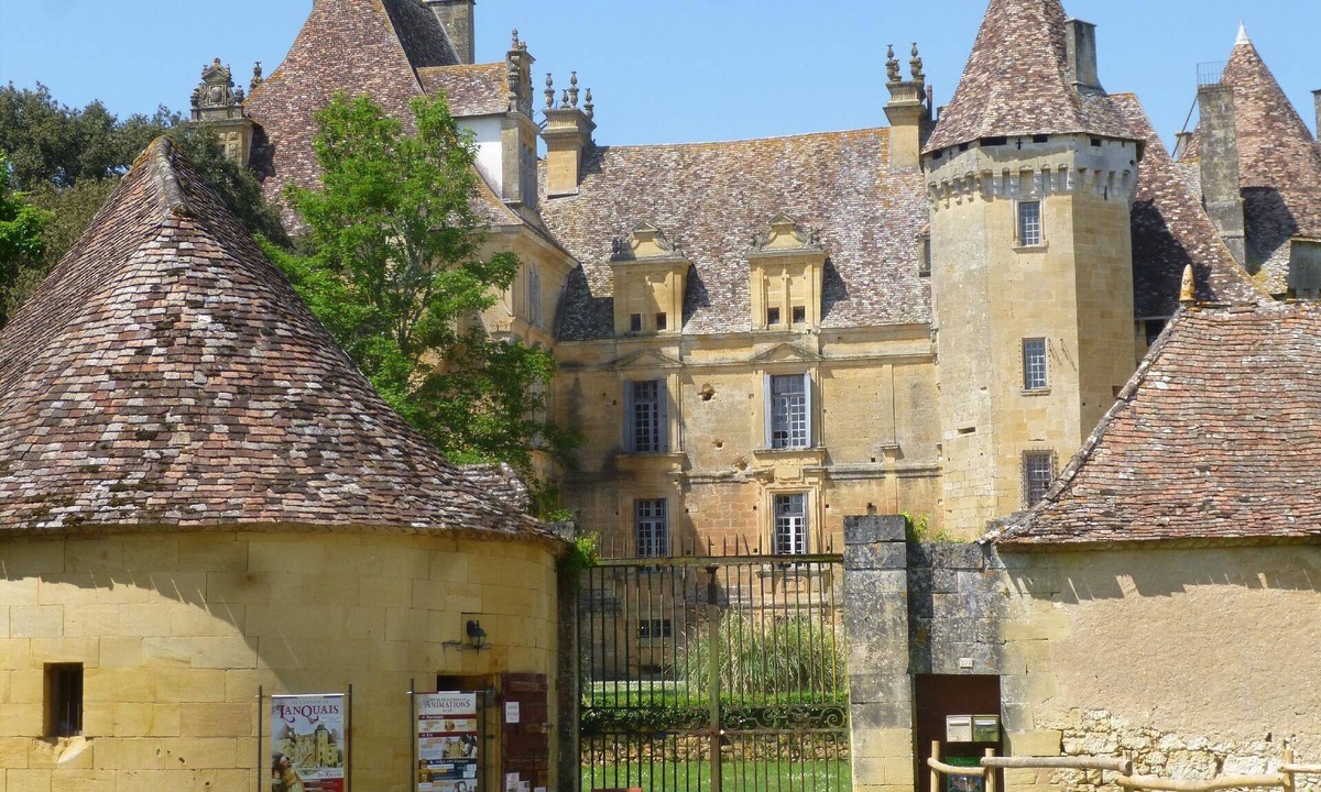 Lanquais House | Half-timbered house "gitealienor perigord