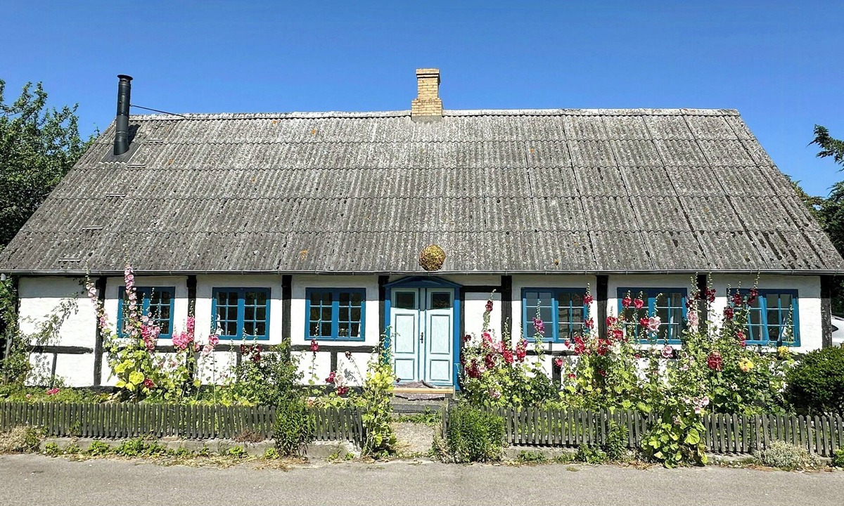 Samsø House | Half-timbered house with west garden in Besser